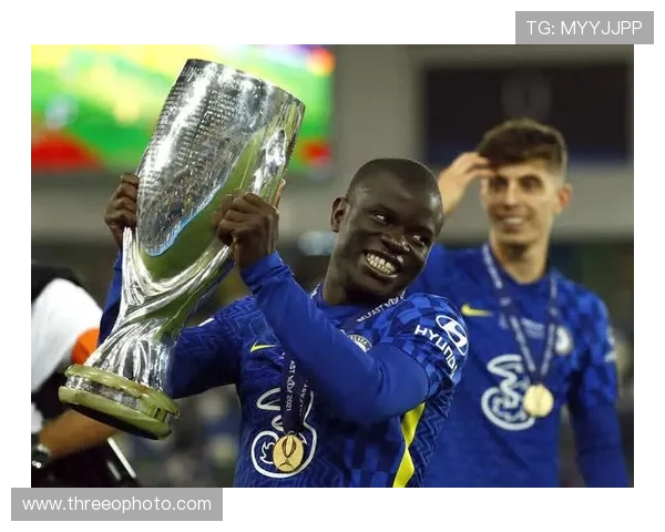 坎特从单后腰到双后腰核心的战术适配分析