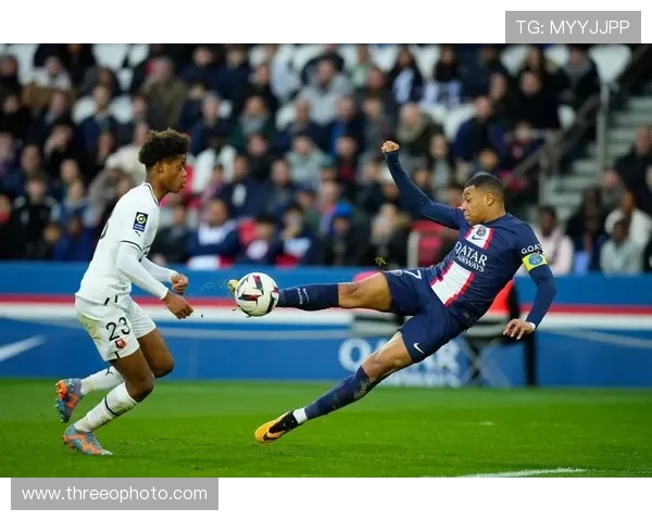 巴黎圣日耳曼防线频频被打穿,问题不在球员而在体系崩坏 巴黎圣日耳曼防线频频被打穿,问题不在球员而在体系崩坏