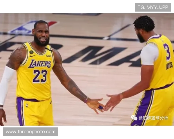 怀特挡拆侵扰库里 较上季更能制造错位提升组织效率